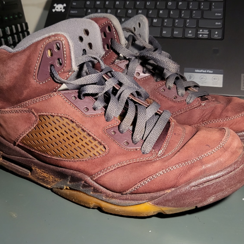 Air Jordan retro 5 burgundy